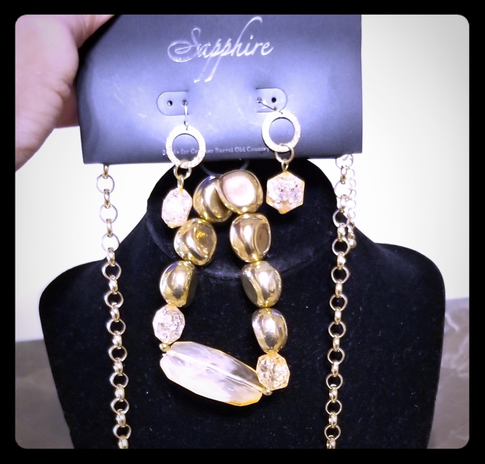 3 PC set. Earrings, bracelet and necklace.